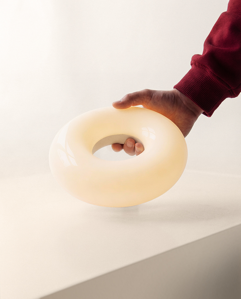 donut portable lighting unit enables hybrid lamp to shift between indoor and outdoor use